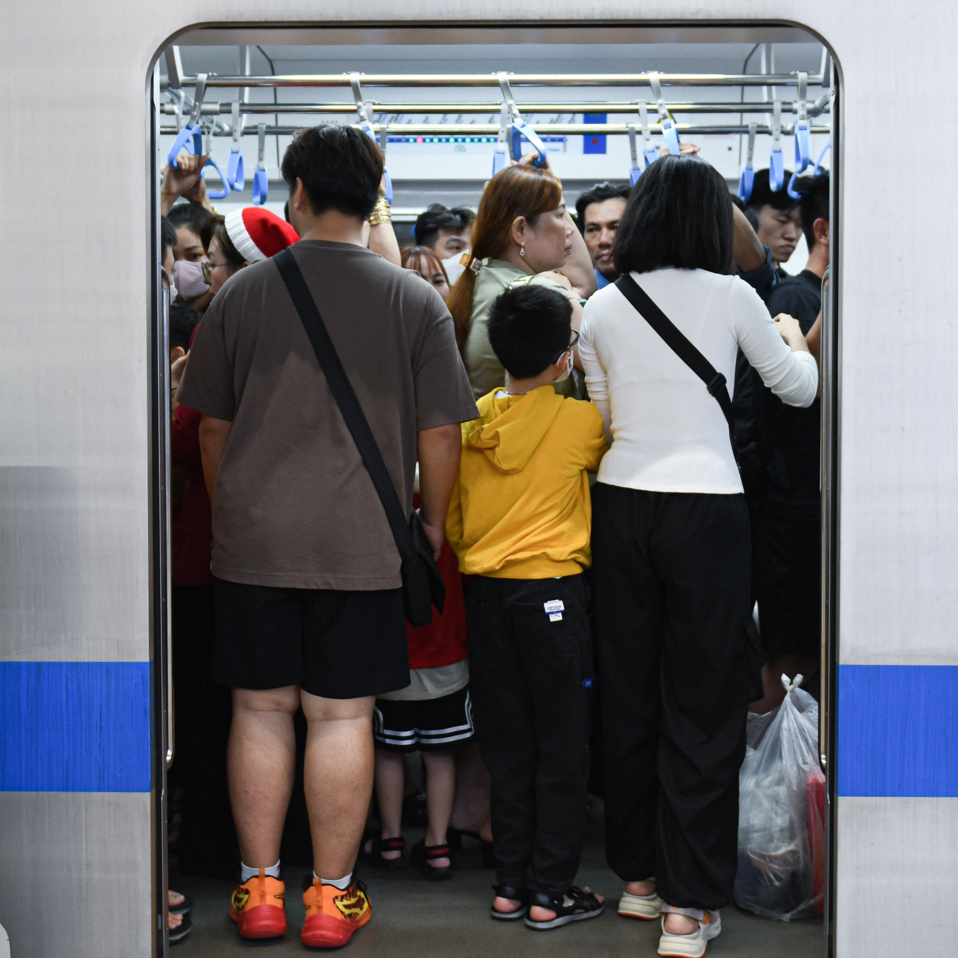 ô cửa tàu metro ảnh 3 o cua tau metro anh 3