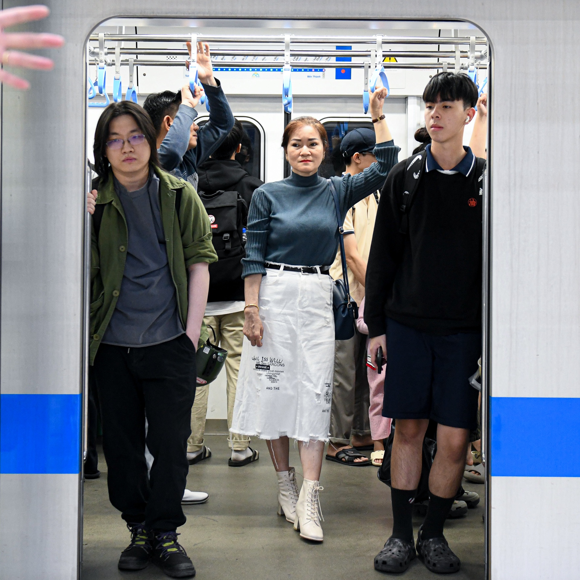 ô cửa tàu metro ảnh 4 o cua tau metro anh 4