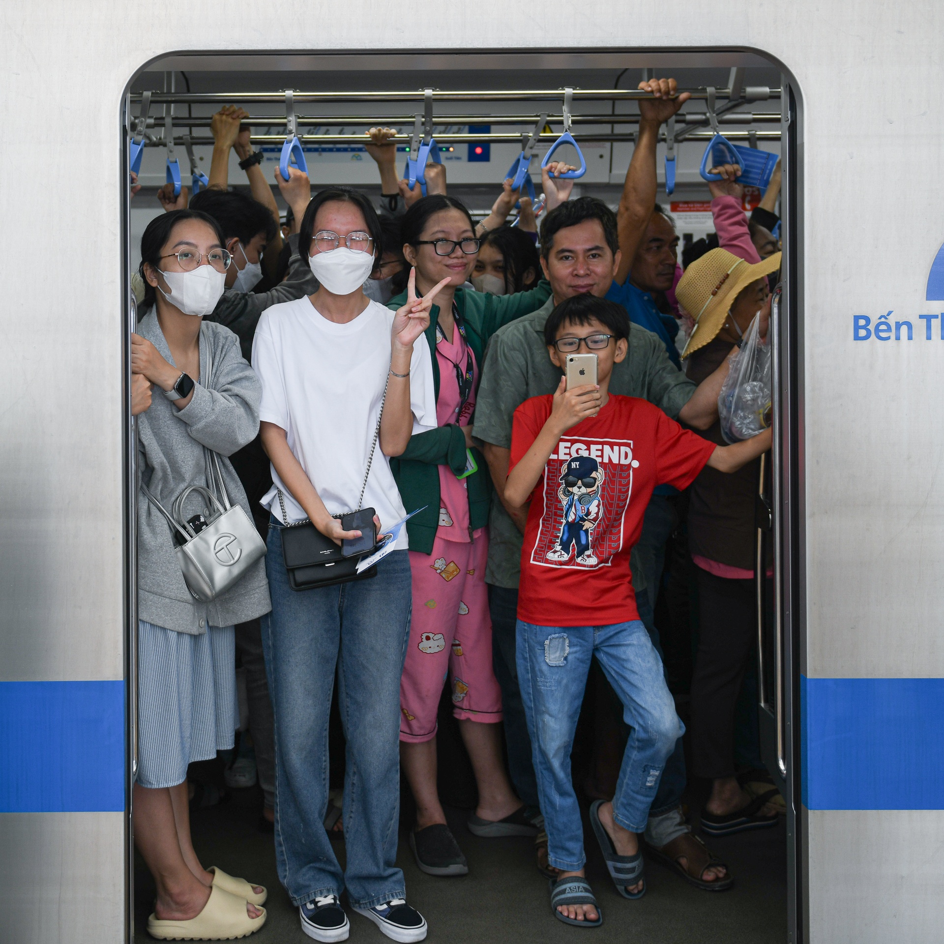 ô cửa tàu metro ảnh 5 o cua tau metro anh 5