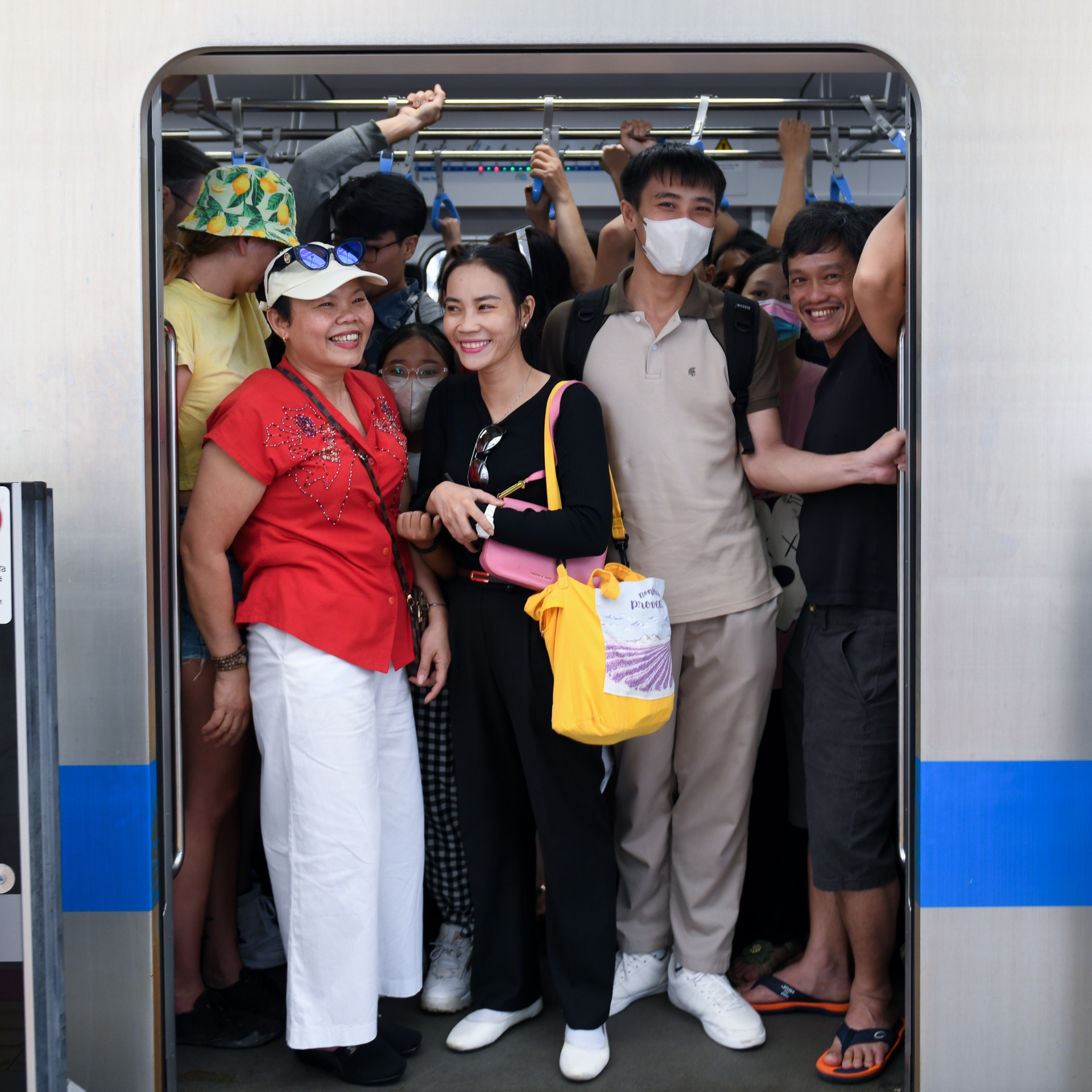 ô cửa tàu metro ảnh 7 o cua tau metro anh 7