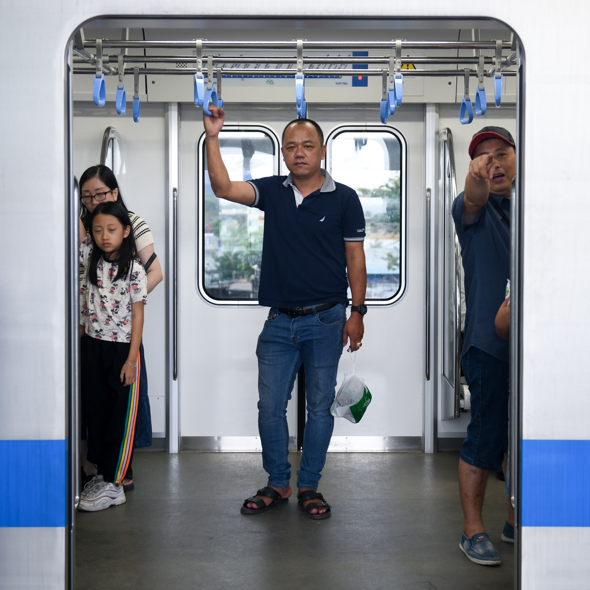 ô cửa tàu metro ảnh 9 o cua tau metro anh 9