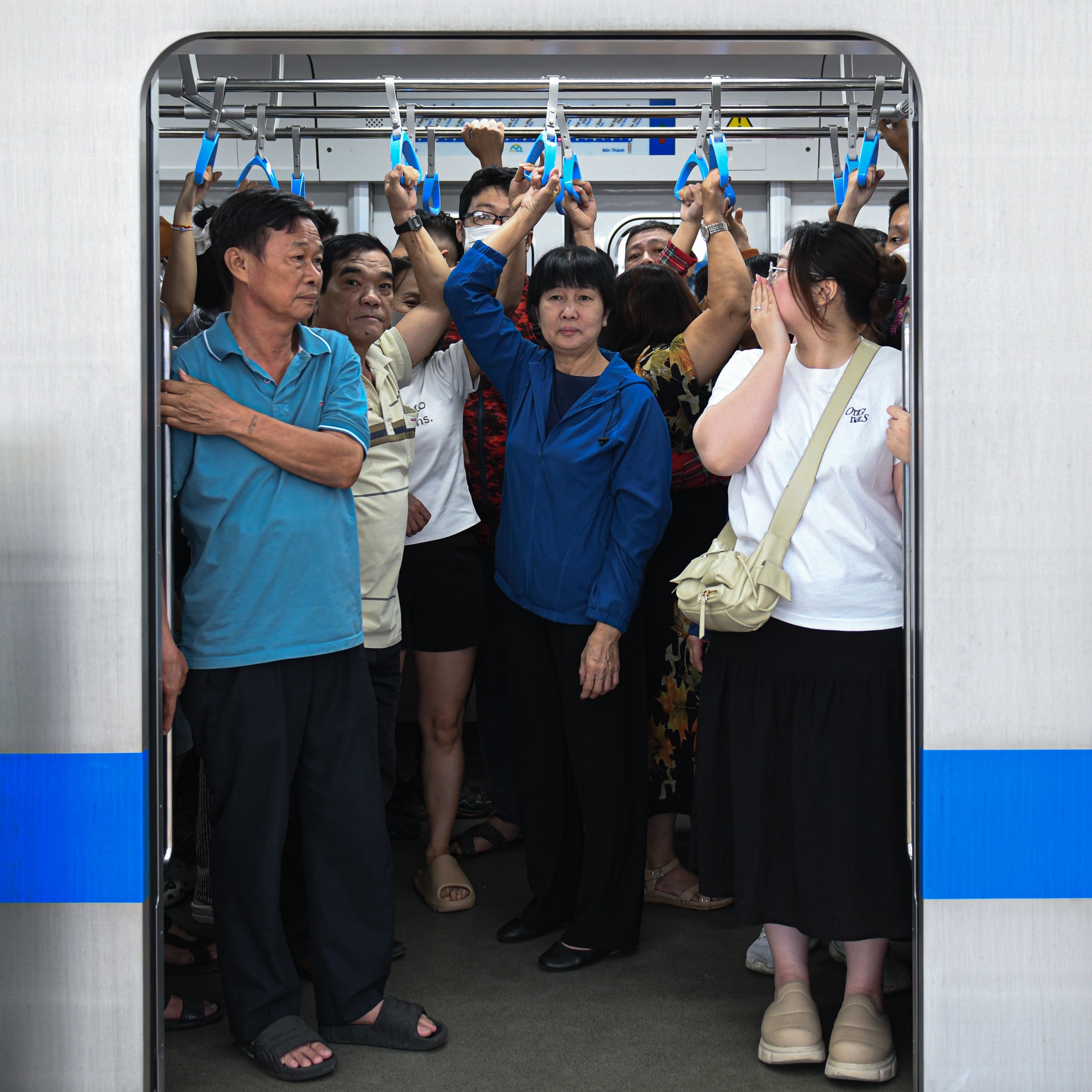 ô cửa tàu metro ảnh 10 o cua tau metro anh 10