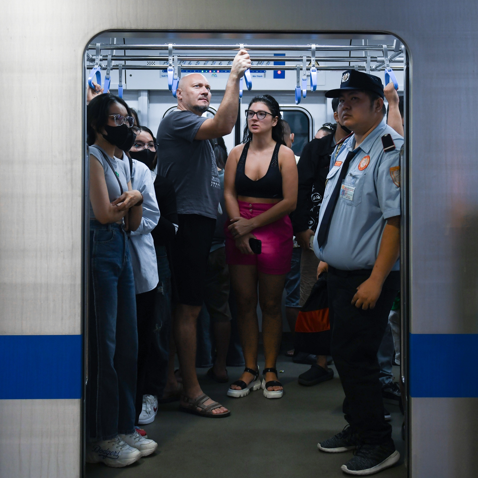 ô cửa tàu metro ảnh 6 o cua tau metro anh 6