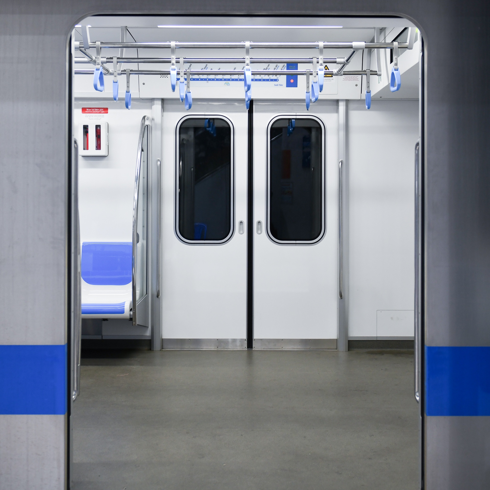 ô cửa tàu metro ảnh 12 o cua tau metro anh 12
