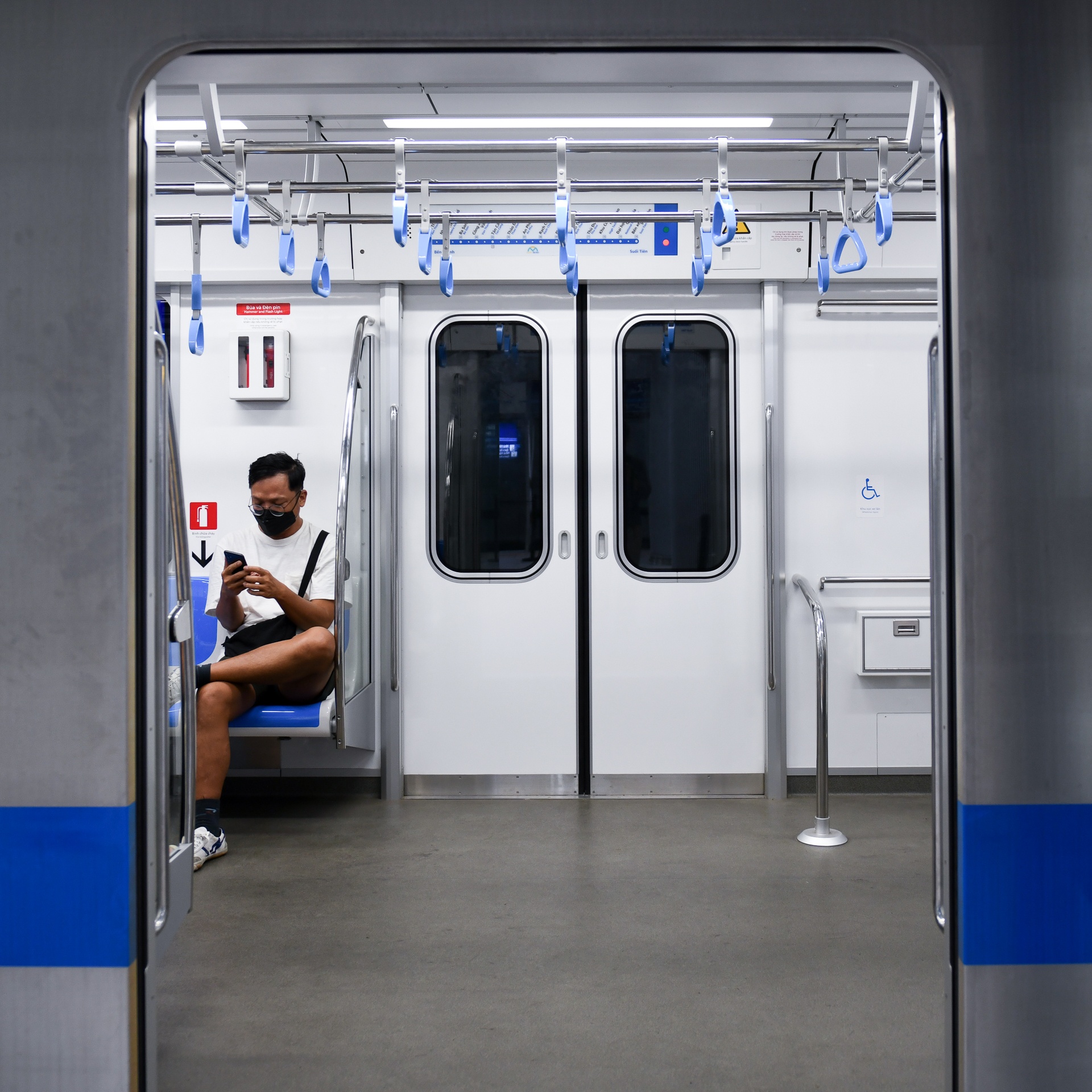 ô cửa tàu metro ảnh 11 o cua tau metro anh 11