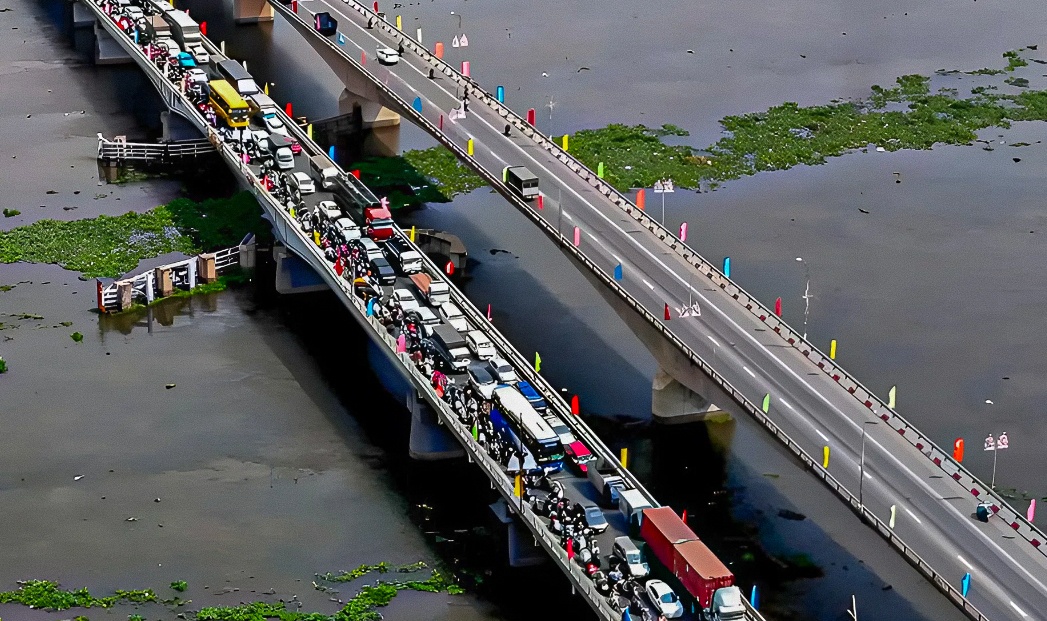 Duong ve mien Tay ket xe keo dai ngay 26 thang Chap hinh anh