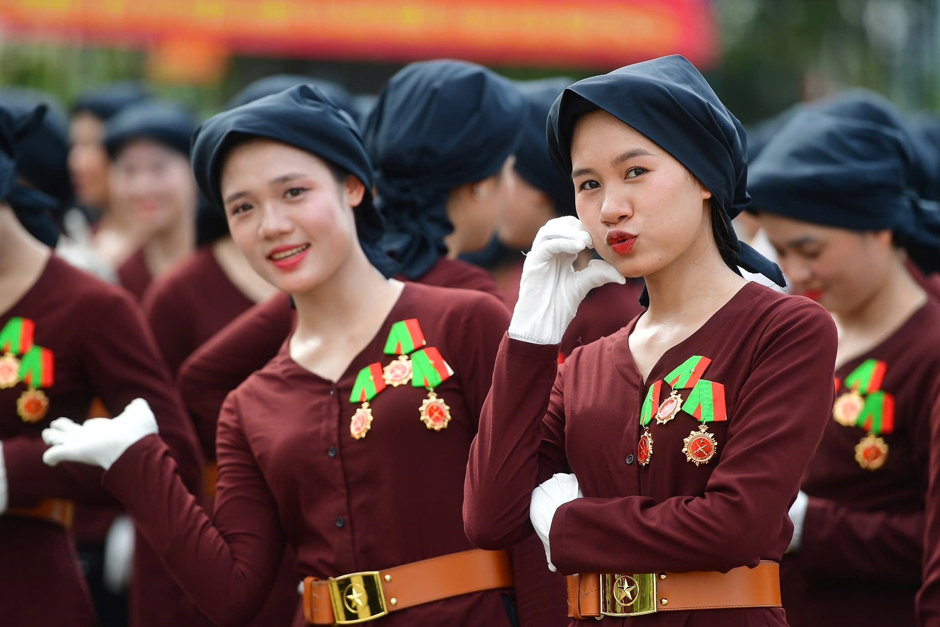 Hinh anh tuoi tan cua khoi nu dieu binh trong ngay tong hop luyen hinh anh