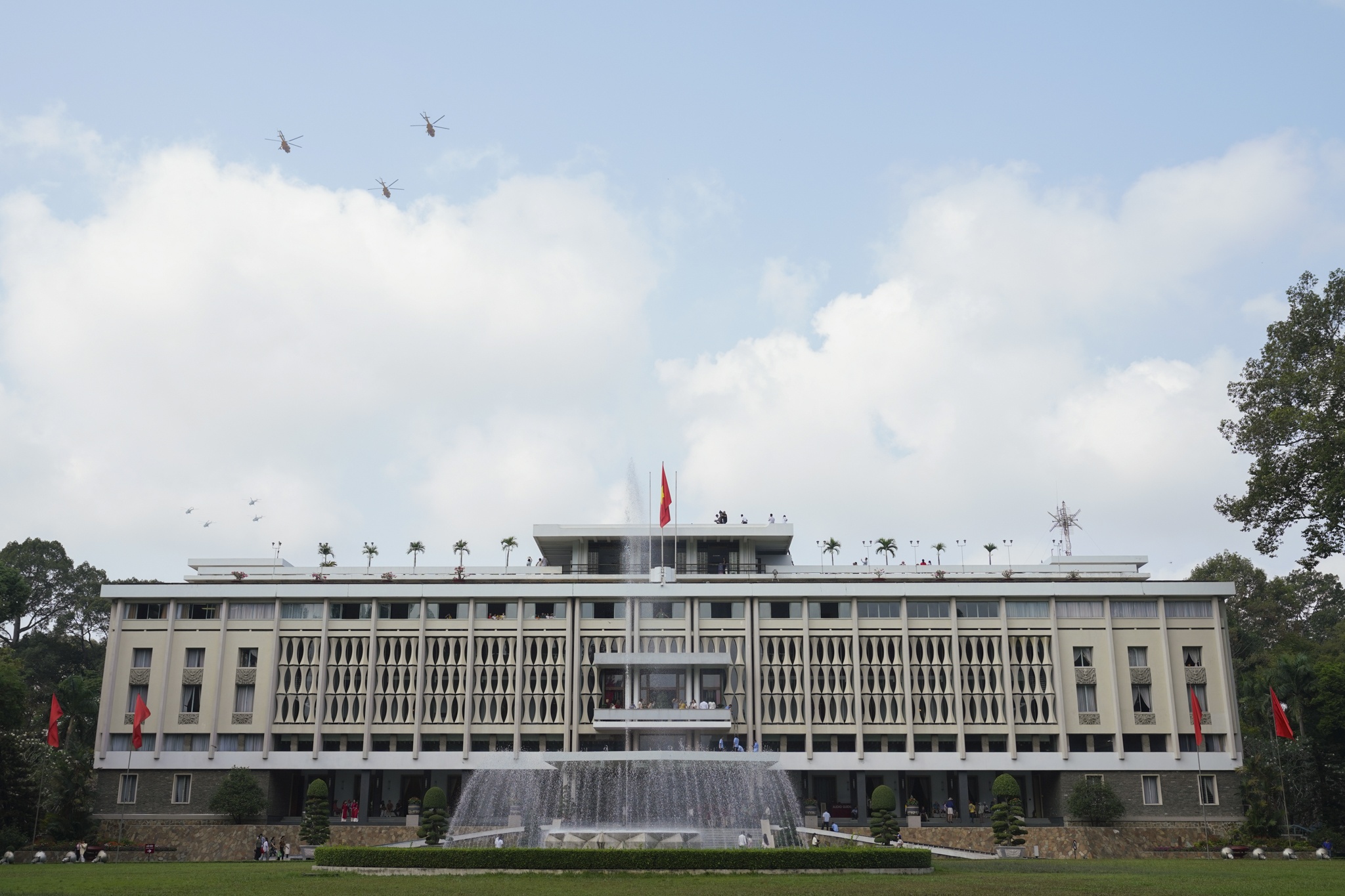 dieu binh 30/4 anh 8