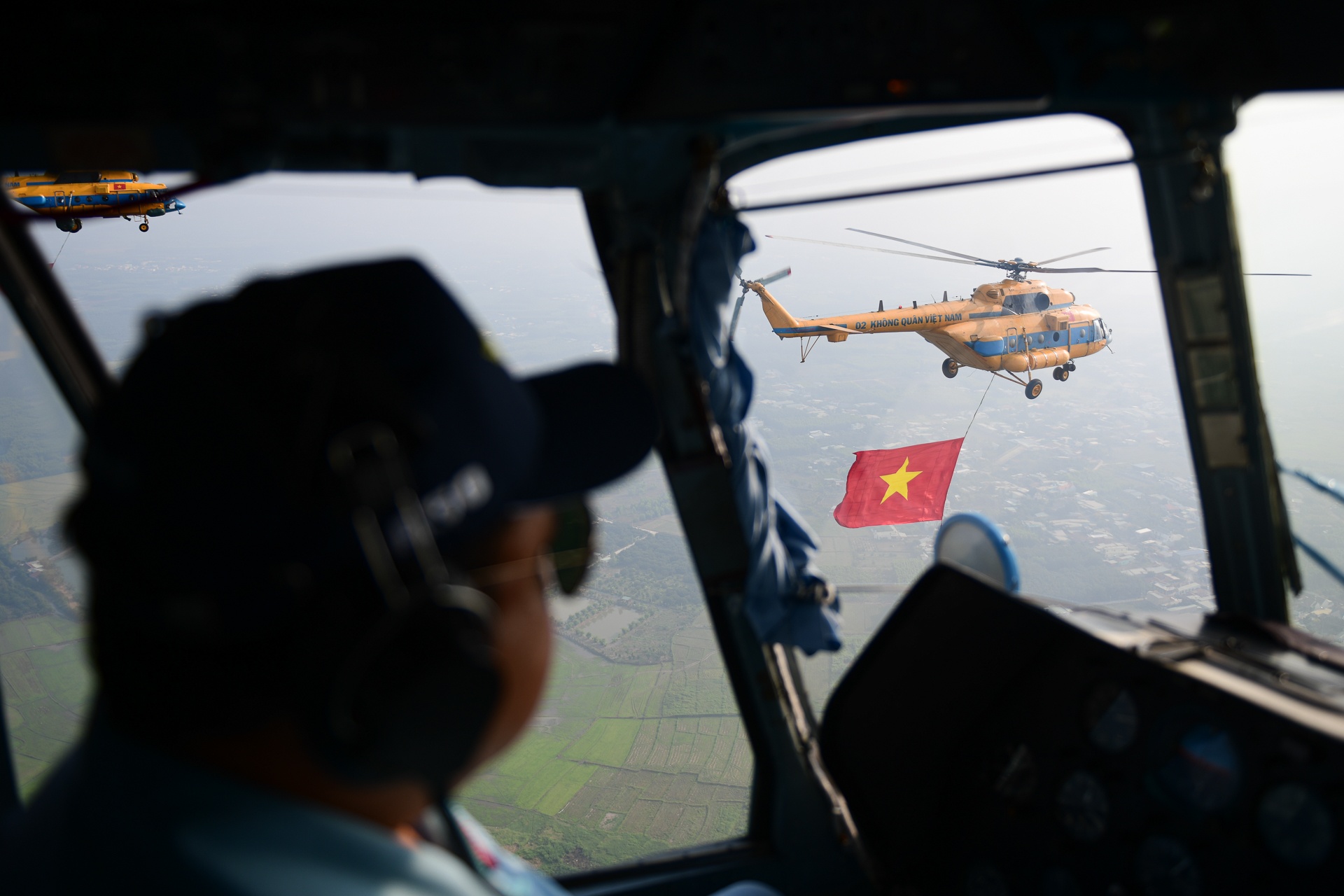 truc thang keo co 30/4 anh 3