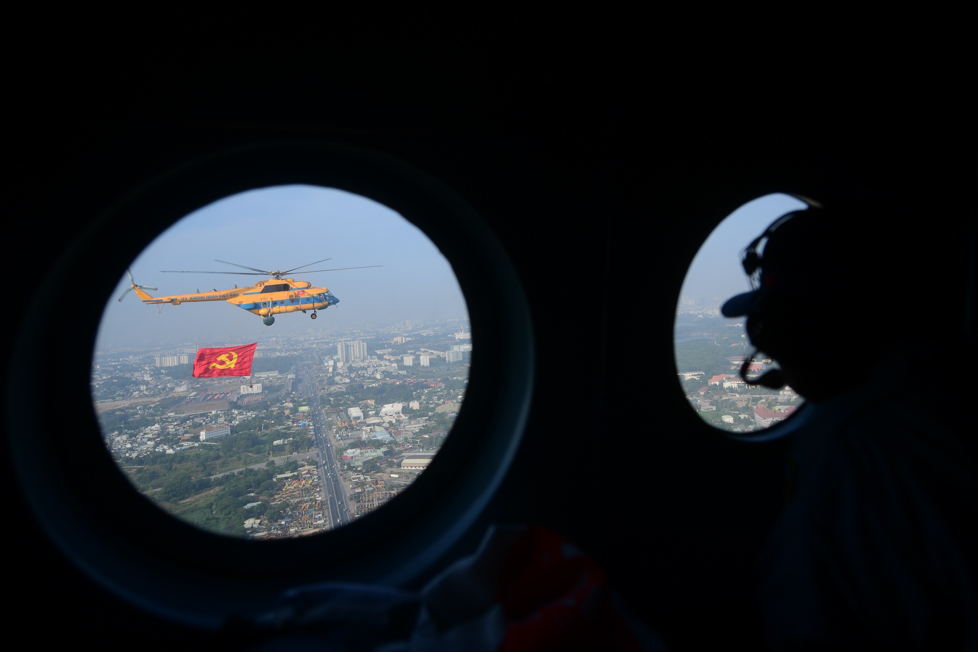 truc thang keo co 30/4 anh 10