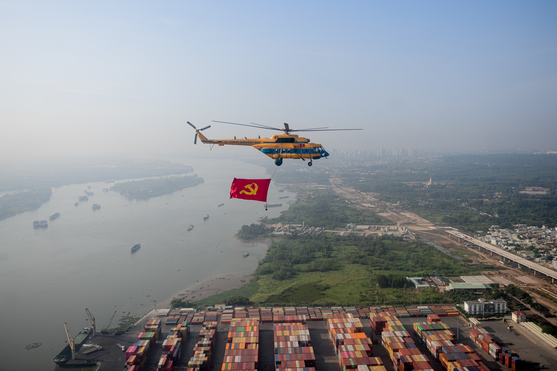 truc thang keo co 30/4 anh 4