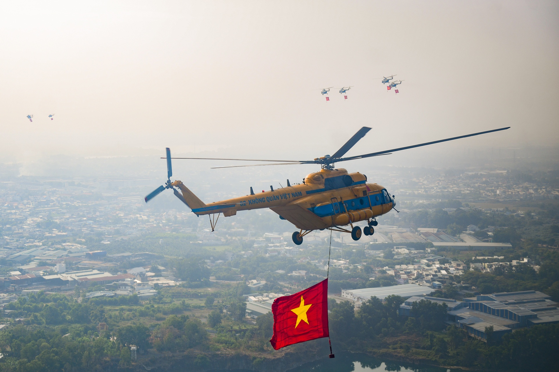 truc thang keo co 30/4 anh 2