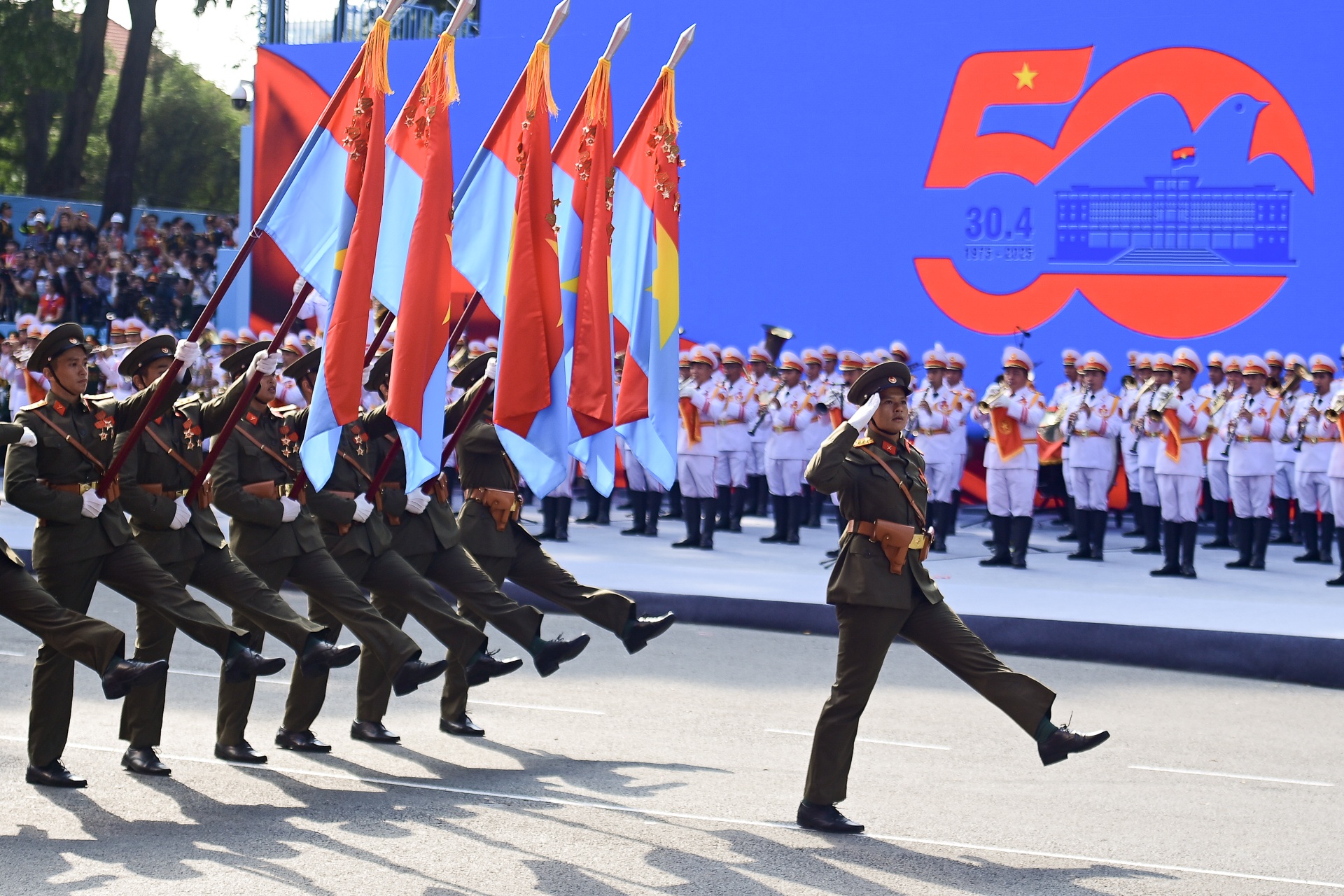 dieu binh 30/4 anh 16