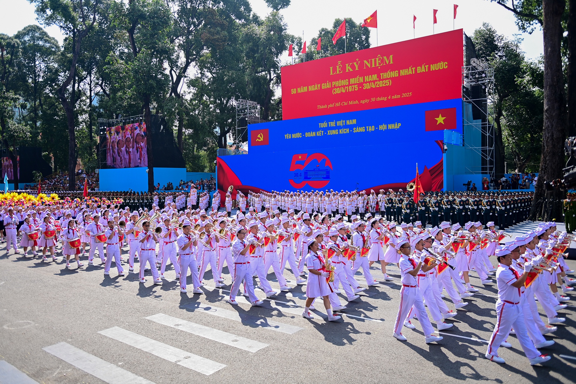 dieu binh 30/4 anh 38