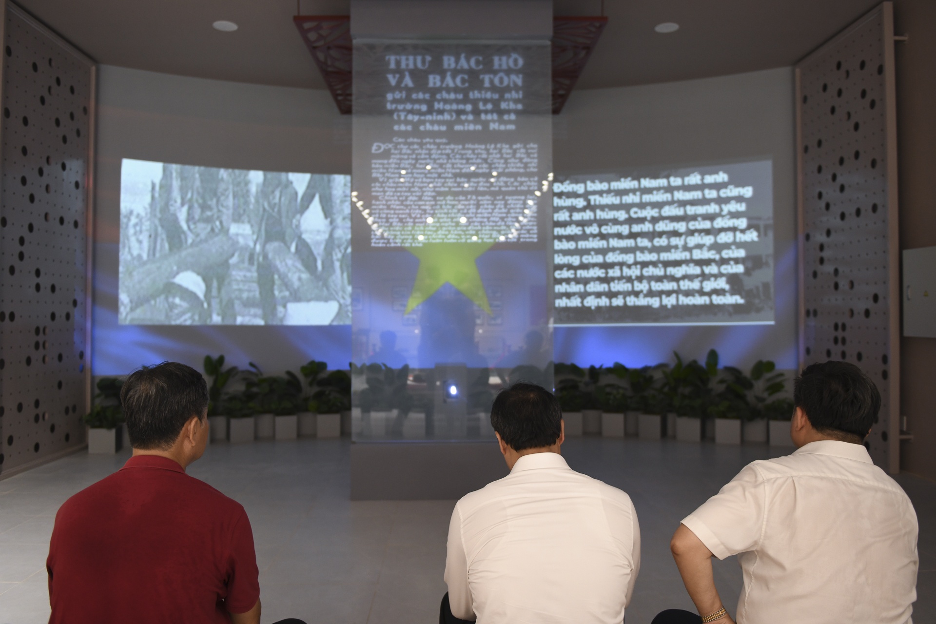 tap chi Cong San anh 13