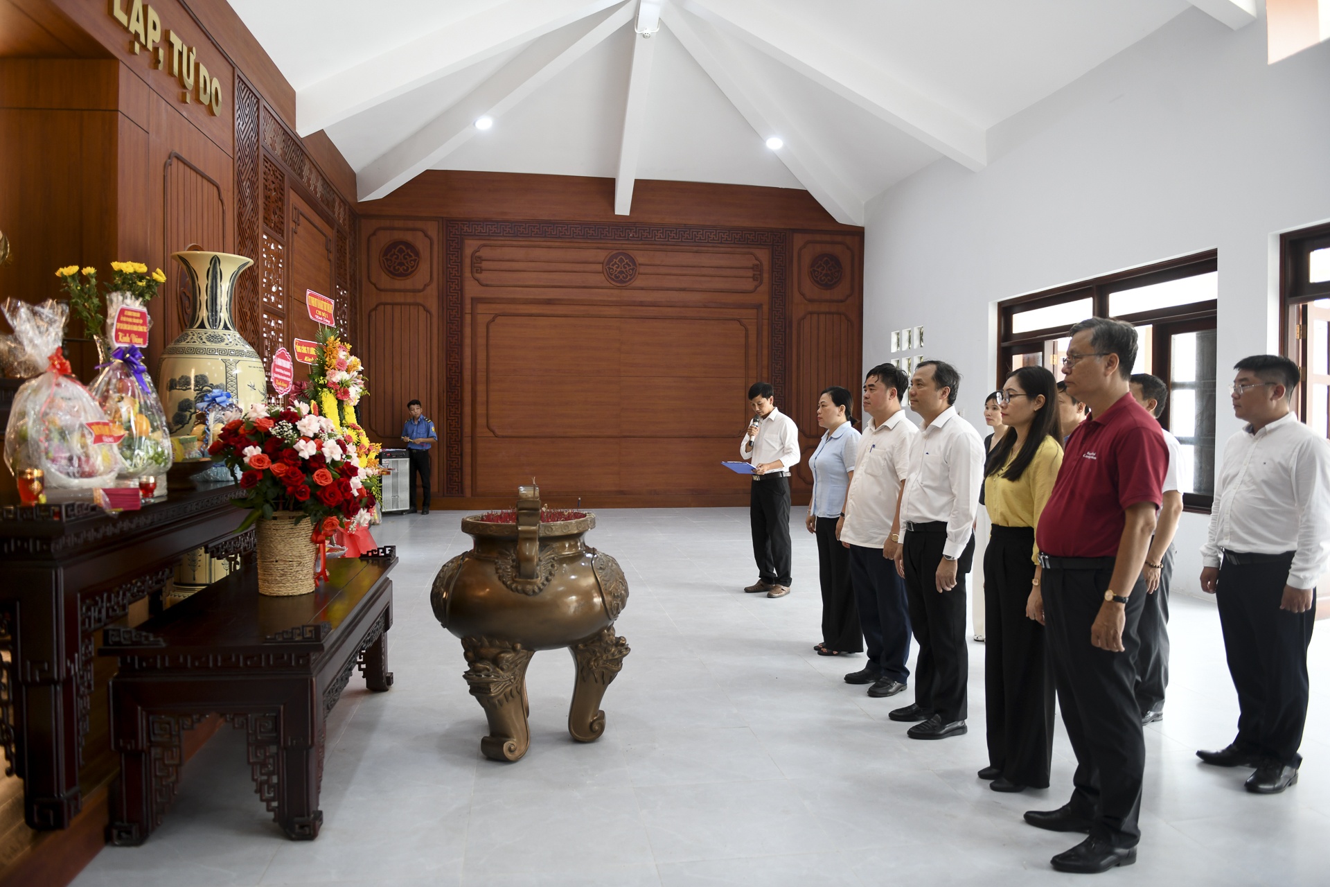 tap chi Cong San anh 12