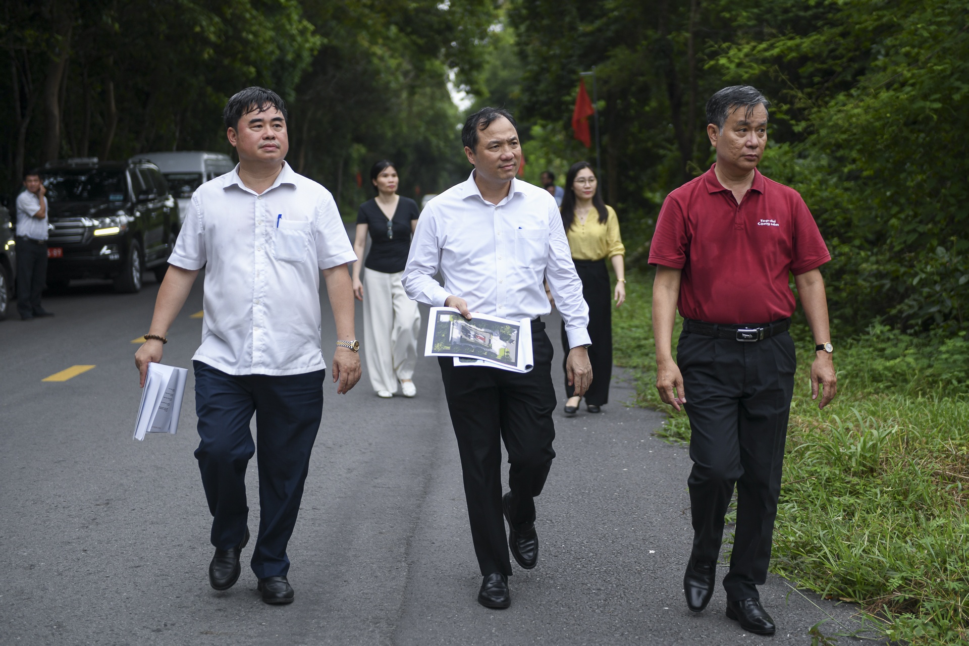 tap chi Cong San anh 16