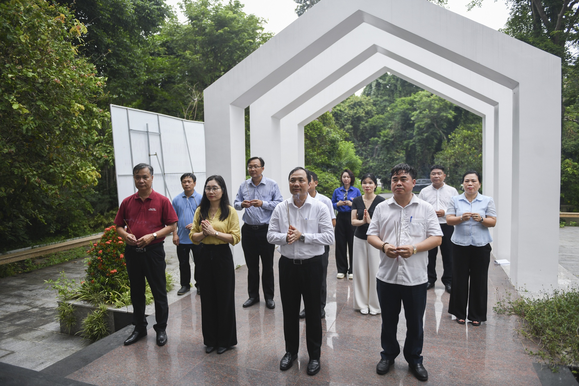 tap chi Cong San anh 19