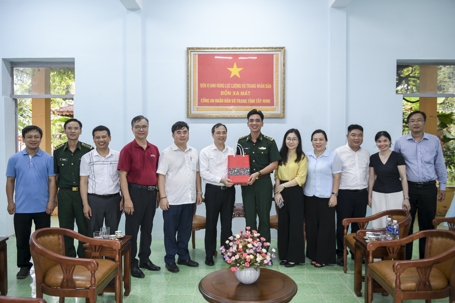 tap chi Cong San anh 21