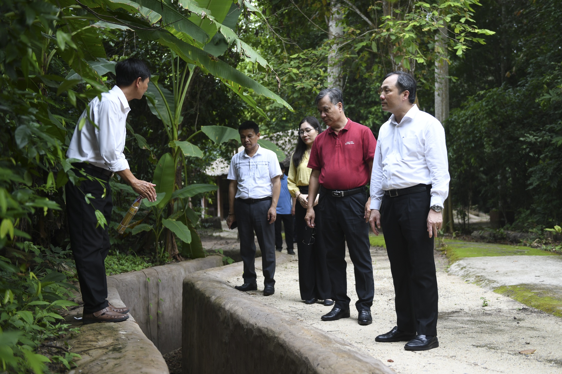 tap chi Cong San anh 18