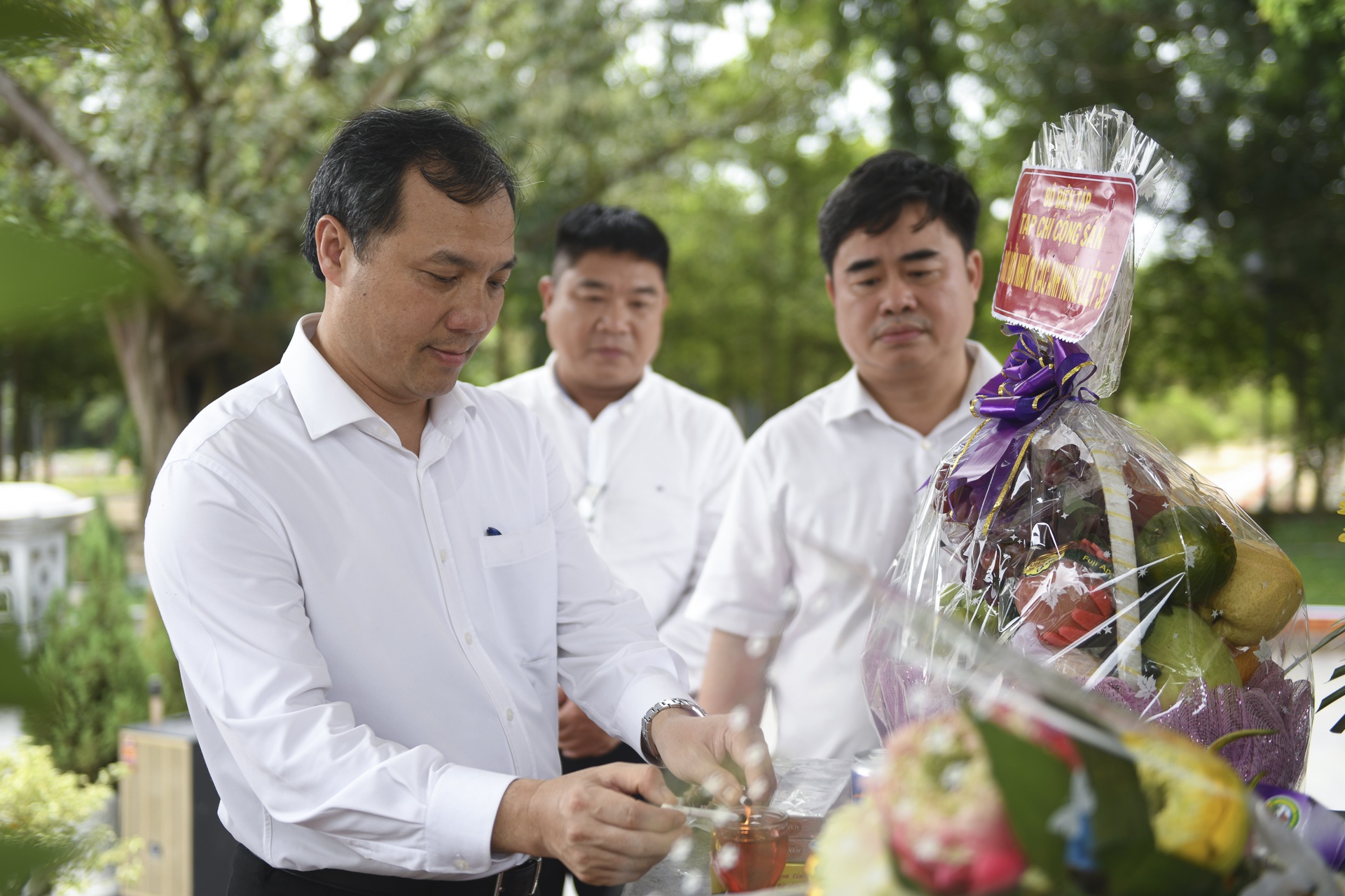 tap chi Cong San anh 3