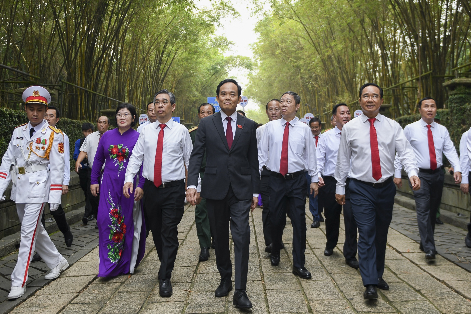 Dai bieu dang huong cac Vua Hung truoc them Dai hoi Dang bo TP.HCM hinh anh