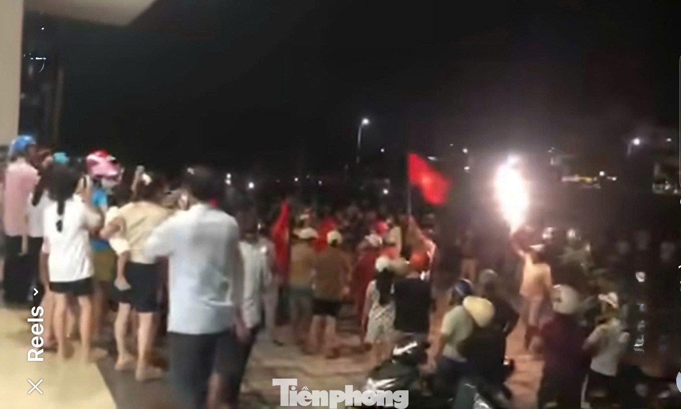 3 nguoi dan ong,  Ly Son anh 3