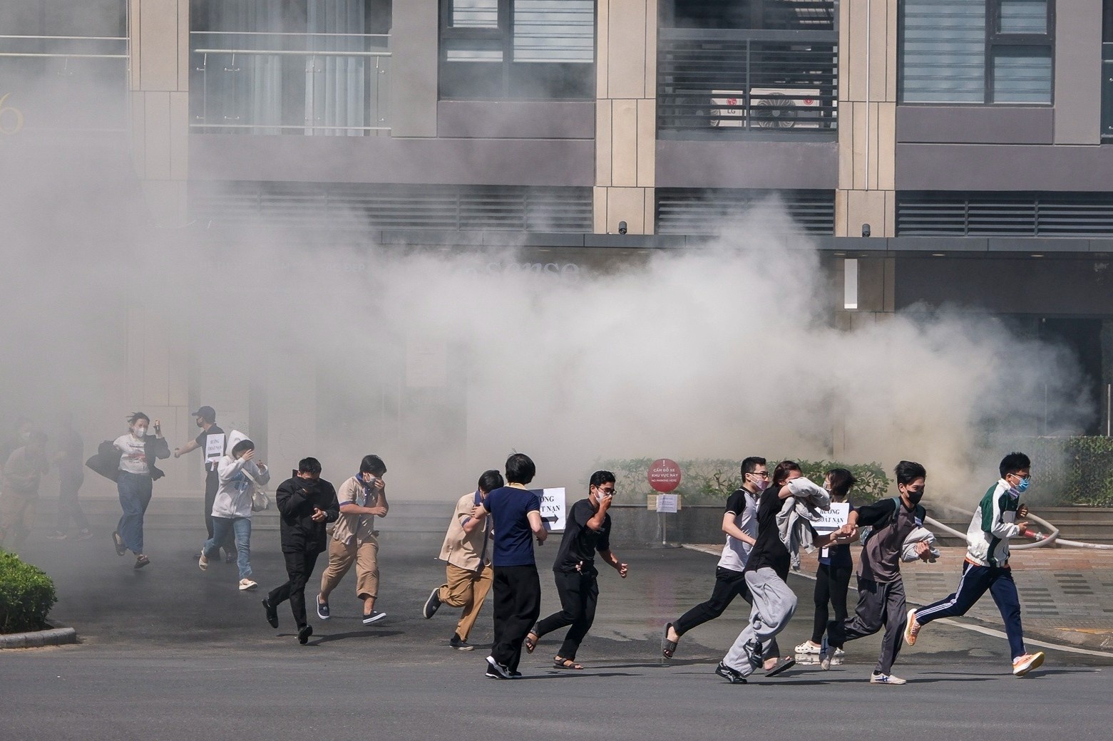 Hon 3.000 nguoi dien tap chua chay, cuu nan lon nhat TP.HCM hinh anh