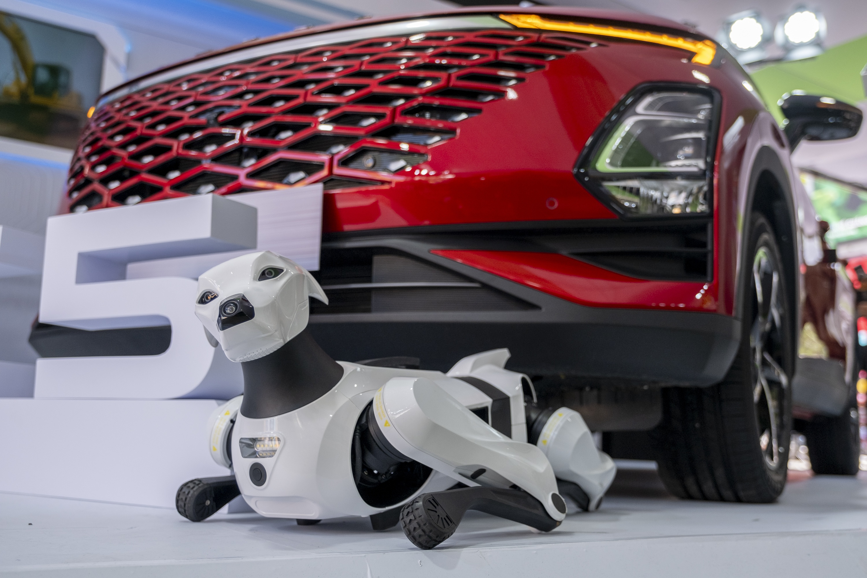 Loat phat minh va sang che 4.0 quy tu tai pho di bo Nguyen Hue hinh anh