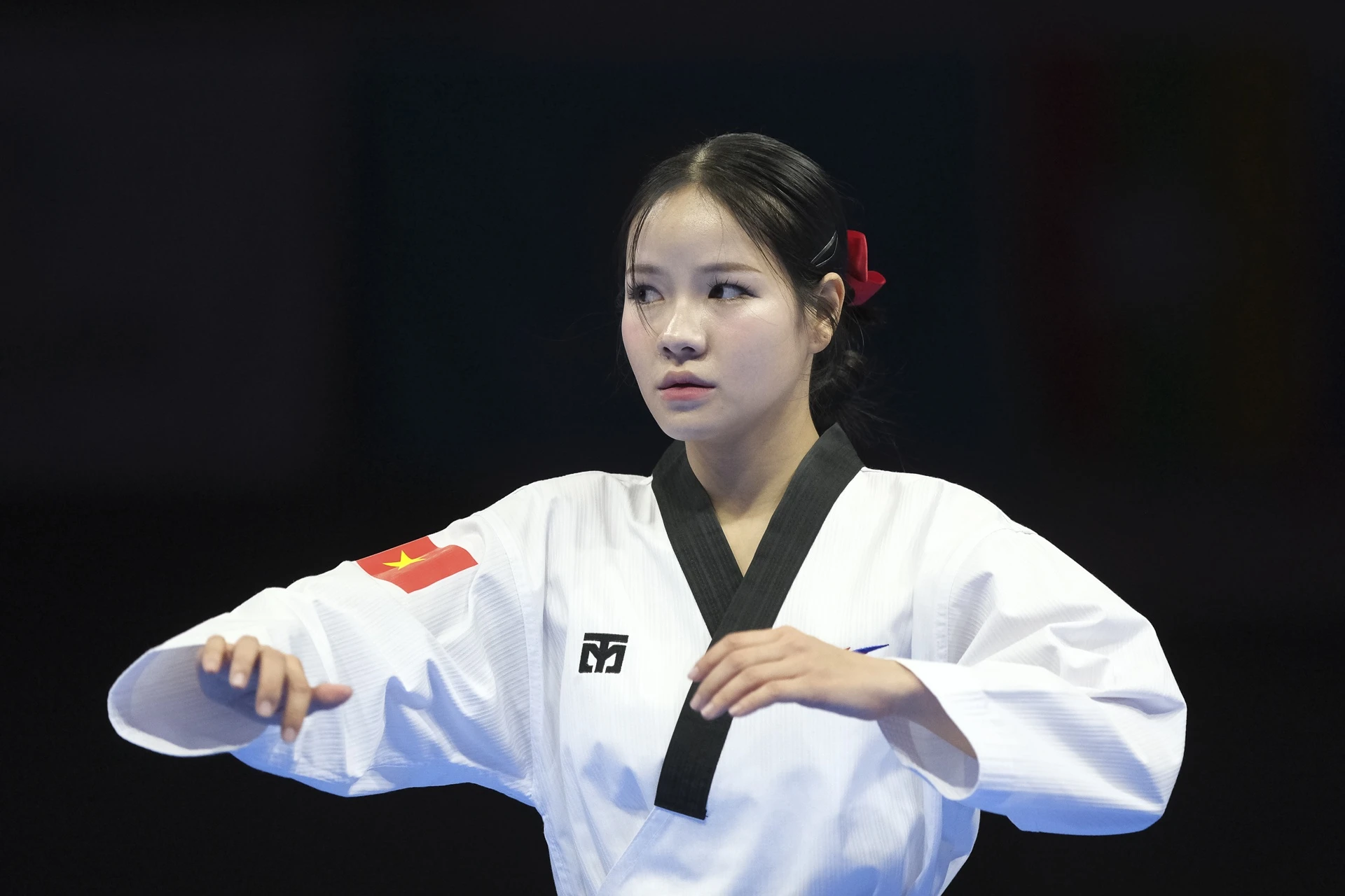 'Hot girl taekwondo' gianh 2 huy chuong ngay ra quan SEA Games 33 hinh anh