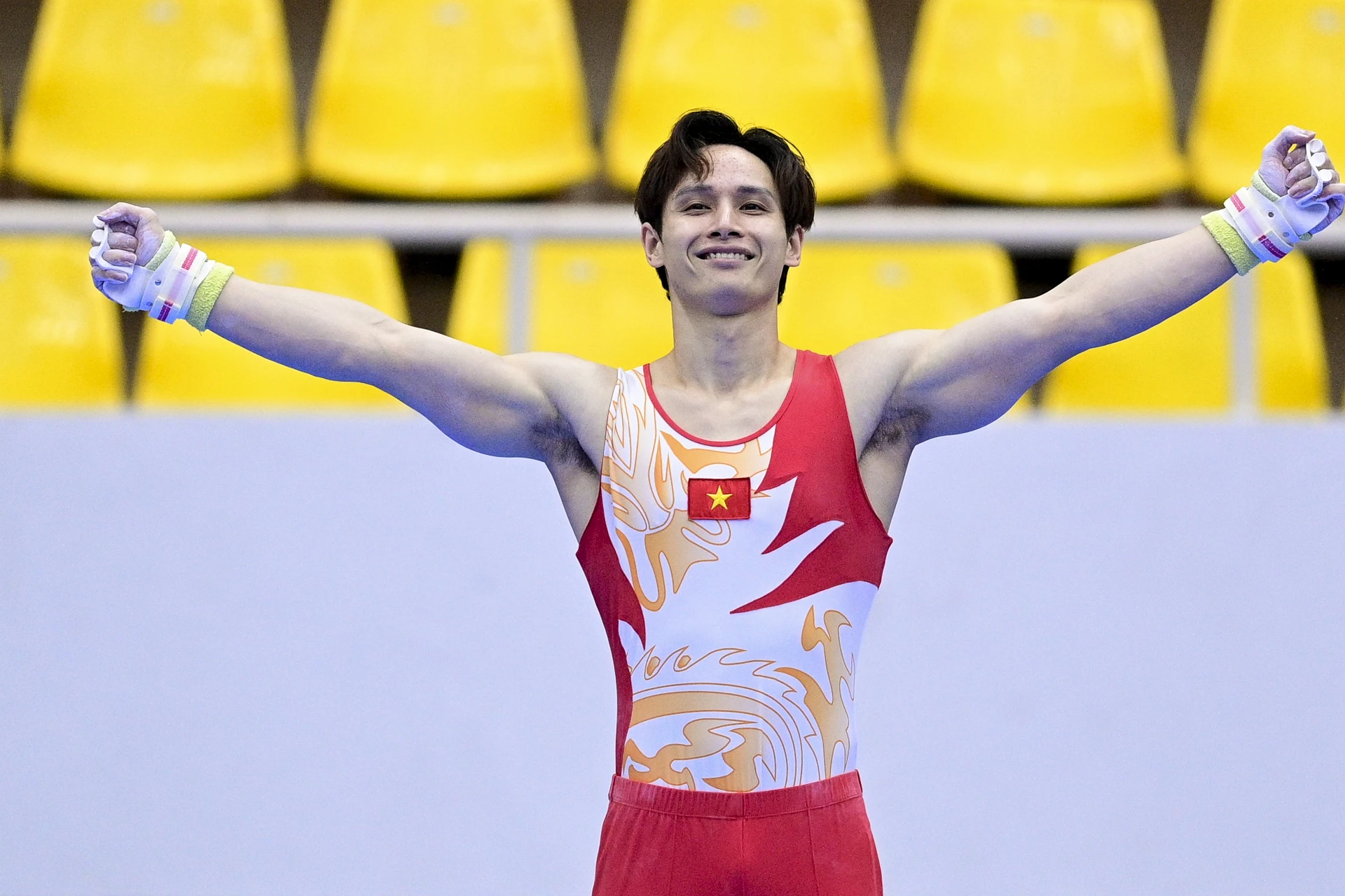 'Hot boy' the duc dung cu Viet Nam the hien dang cap o tuoi 30 hinh anh