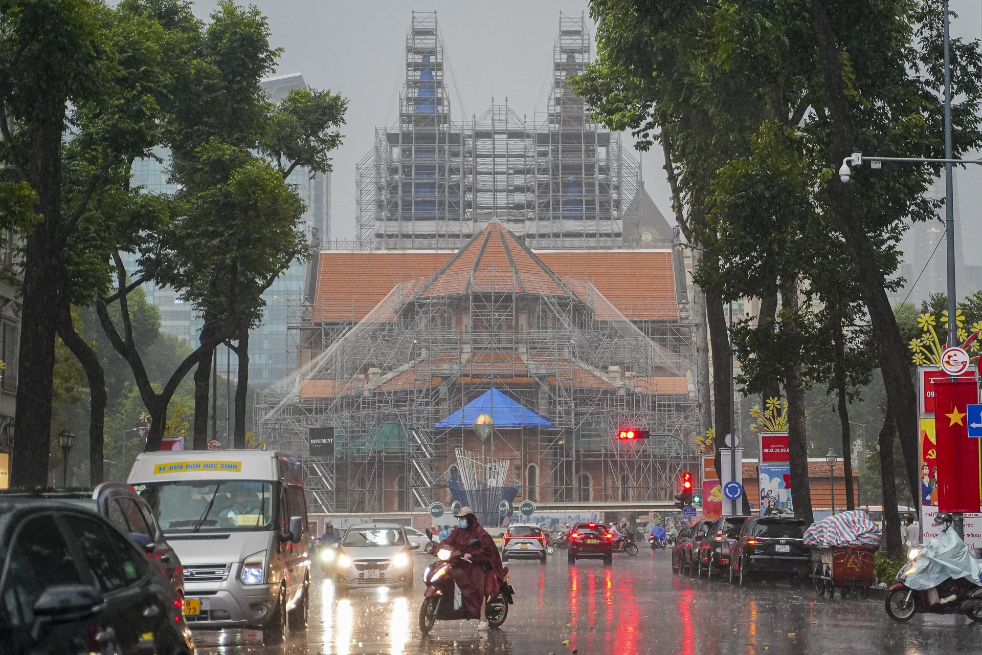 mua trai mua TP.HCM anh 1