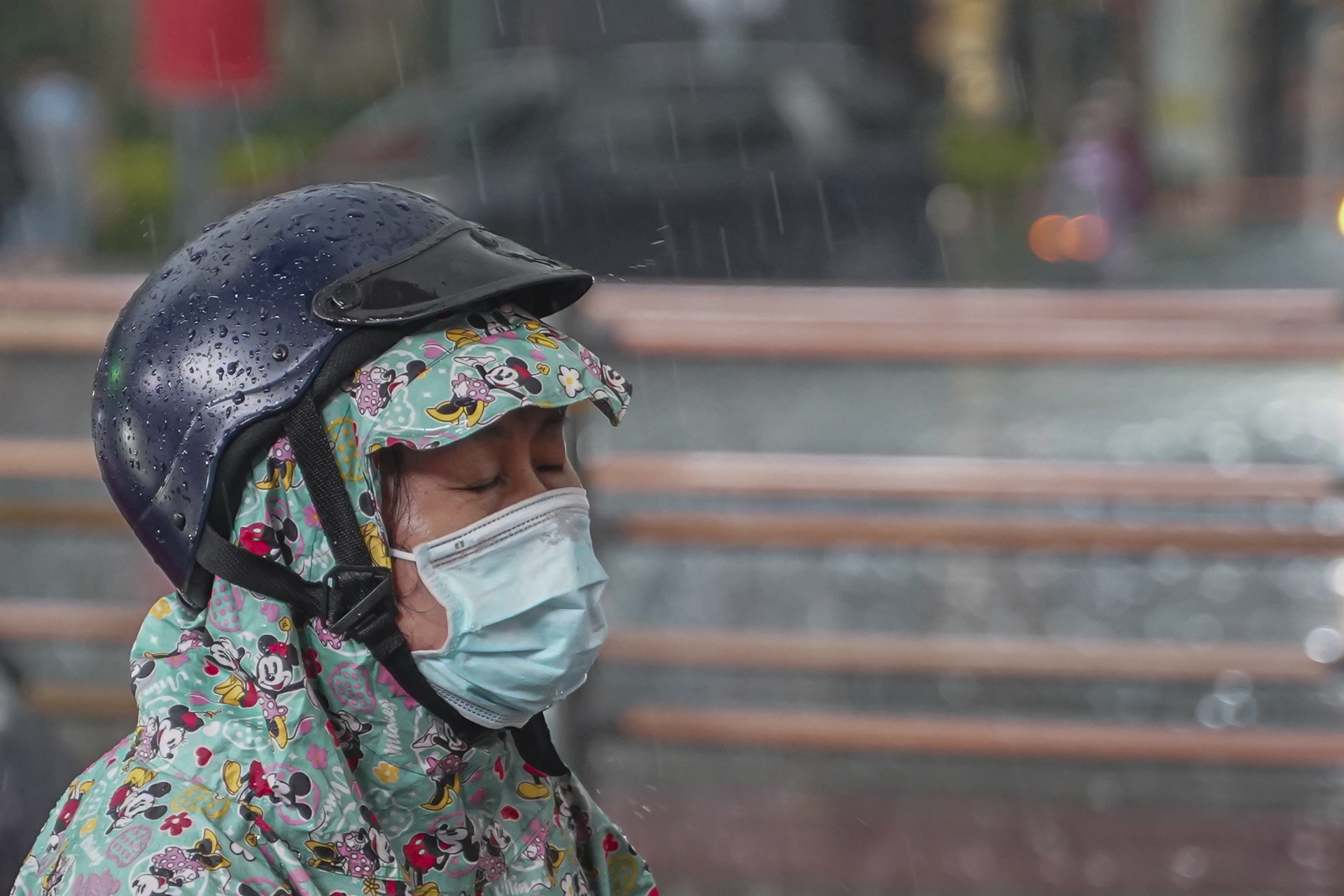 mua trai mua TP.HCM anh 2