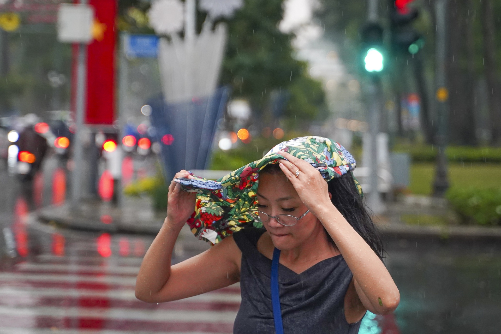 Mua lon trai mua dung gio tan tam o TP.HCM hinh anh