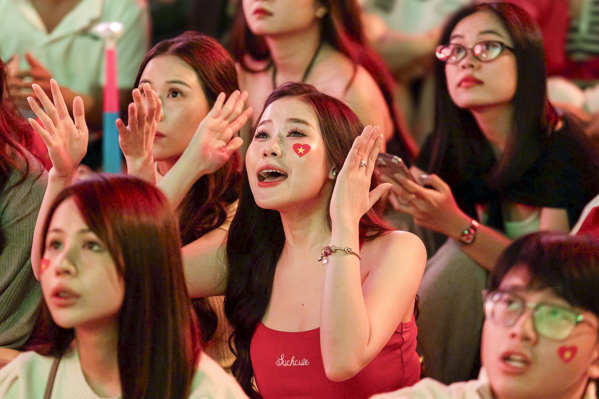 Khong khi co vu U23 Viet Nam cuong nhiet o pho di bo TP.HCM hinh anh