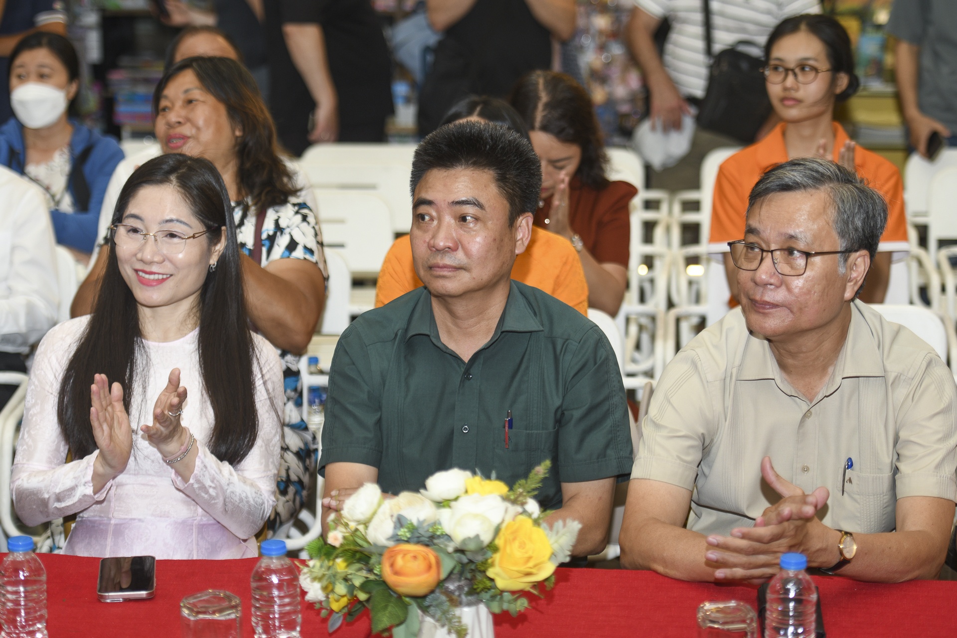 Tu sach thieu nhi anh 4