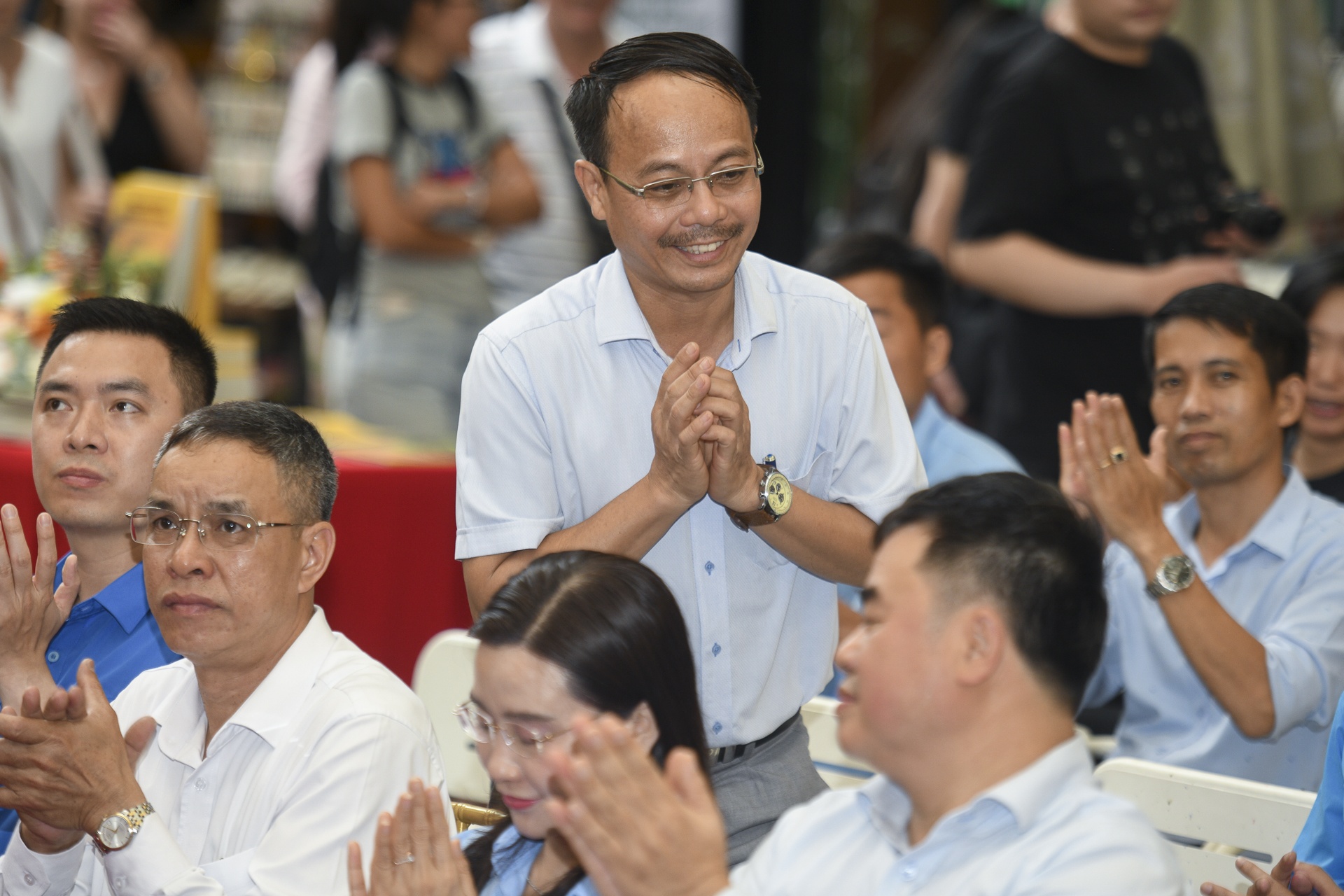 Tu sach thieu nhi anh 6