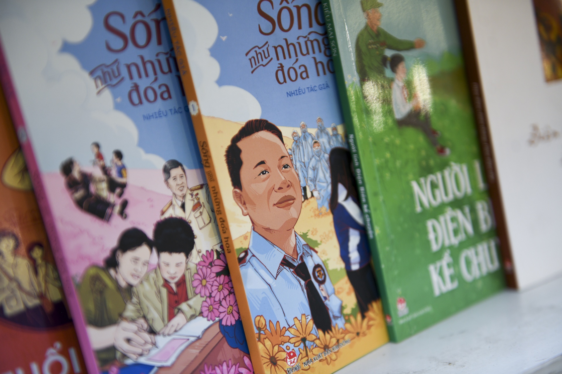 Tu sach thieu nhi anh 10