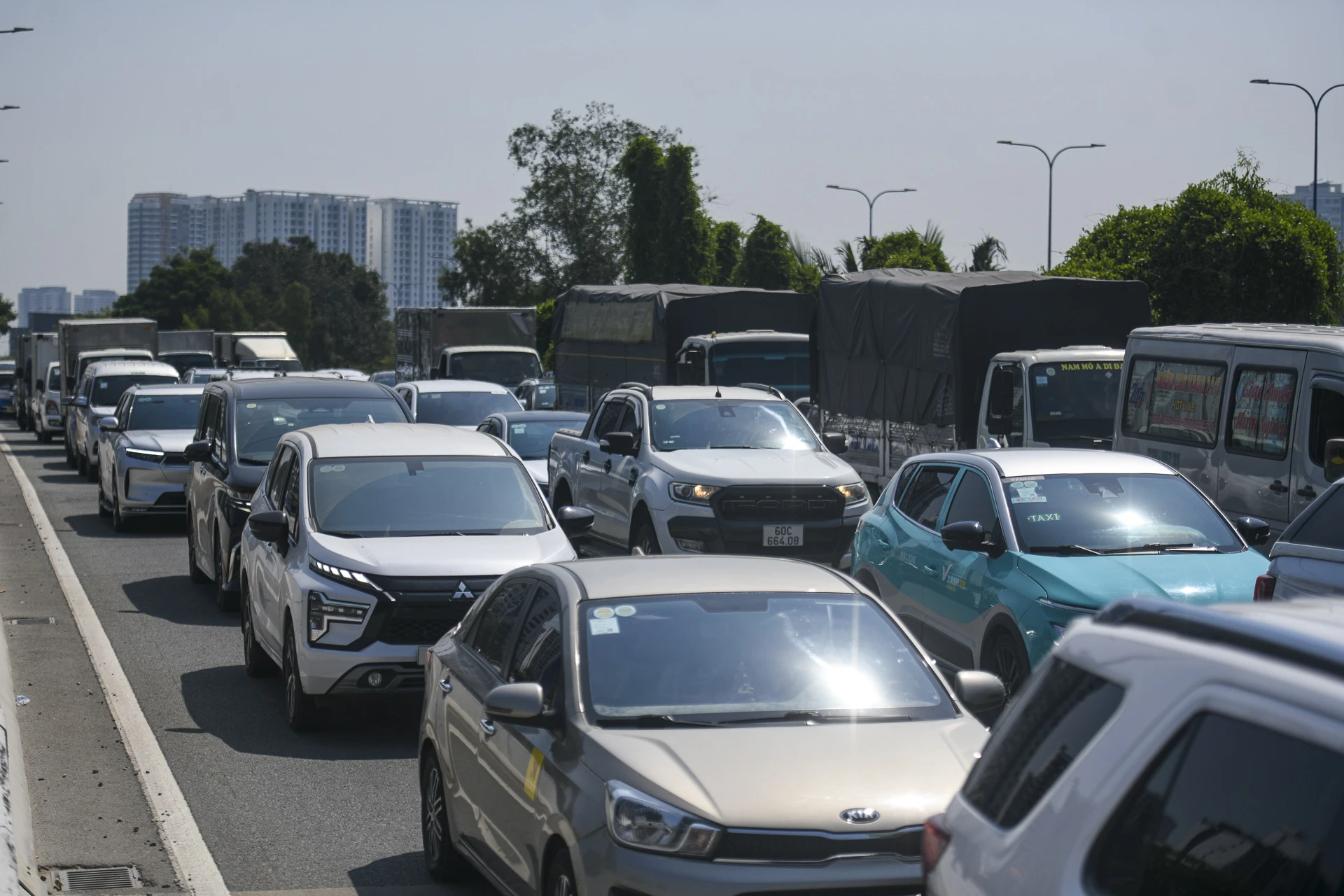 Nhieu tuyen duong o Thu Thiem ket cung trong sang thu hai hinh anh