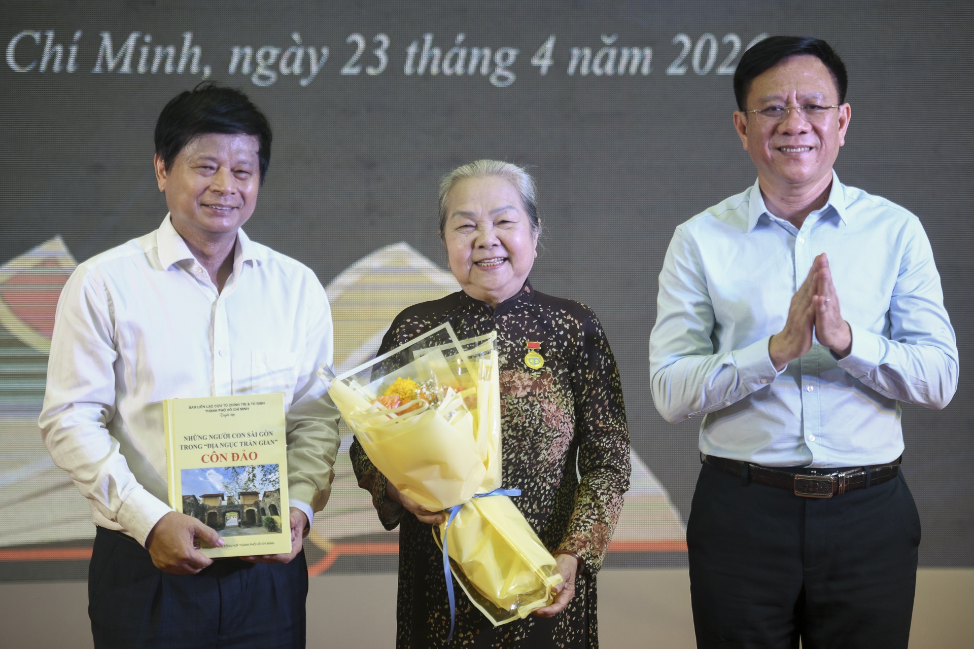 Ra mat tu sach cong dong 'Huyen thoai Con Dao' hinh anh