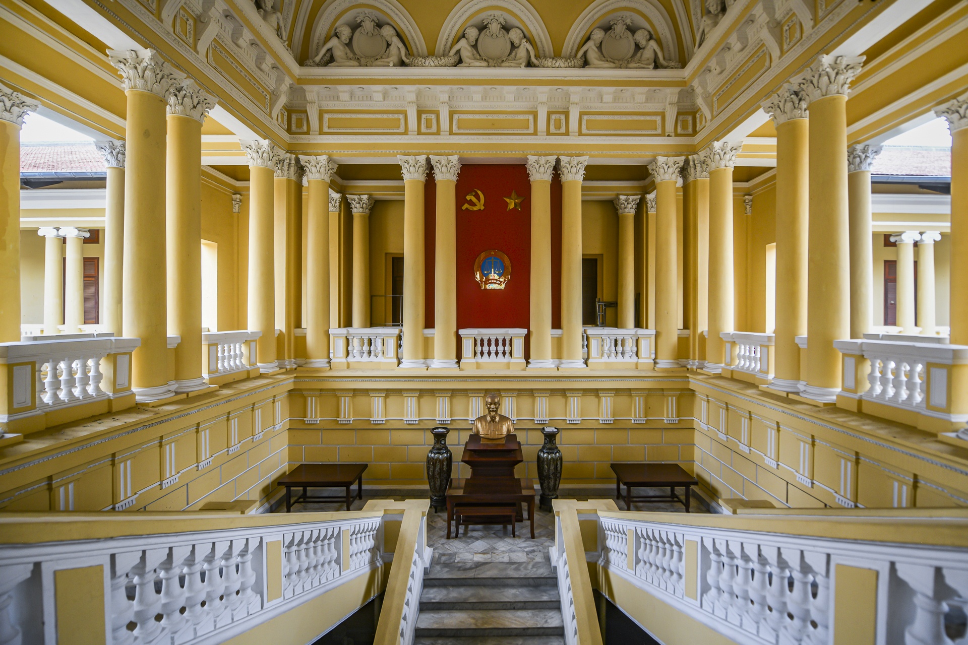 Ben trong Toa an Nhan dan TP.HCM sap don khach tham quan hinh anh