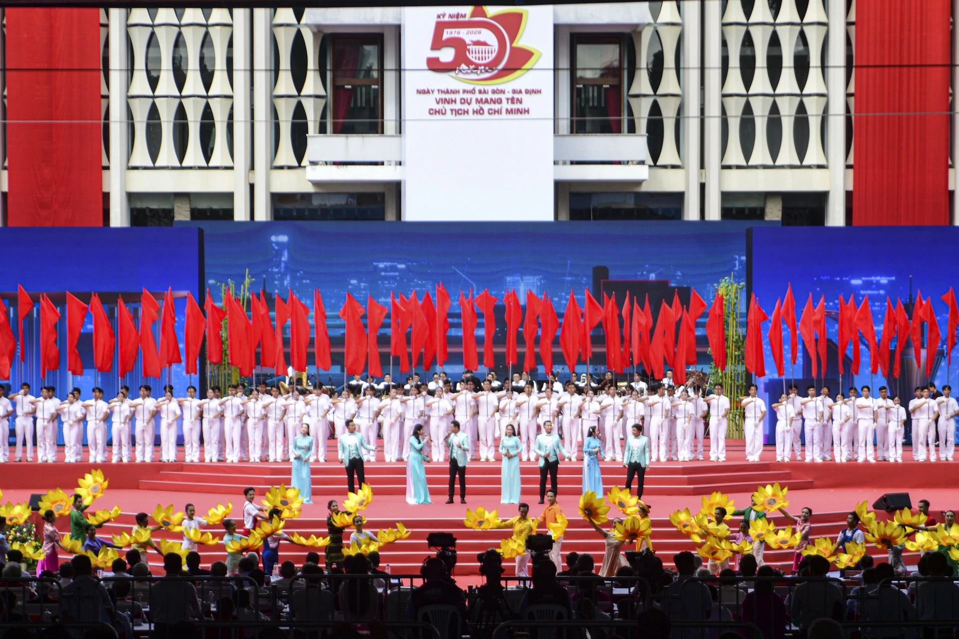 le ky niem 50 nam anh 17