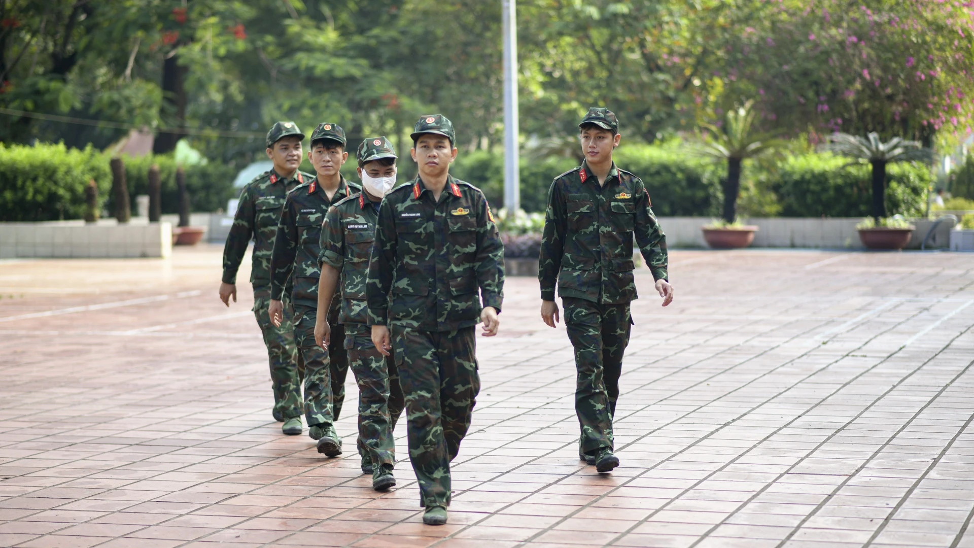 c&ocirc;ng vi&ecirc;n l&ecirc; thị ri&ecirc;ng ảnh 7