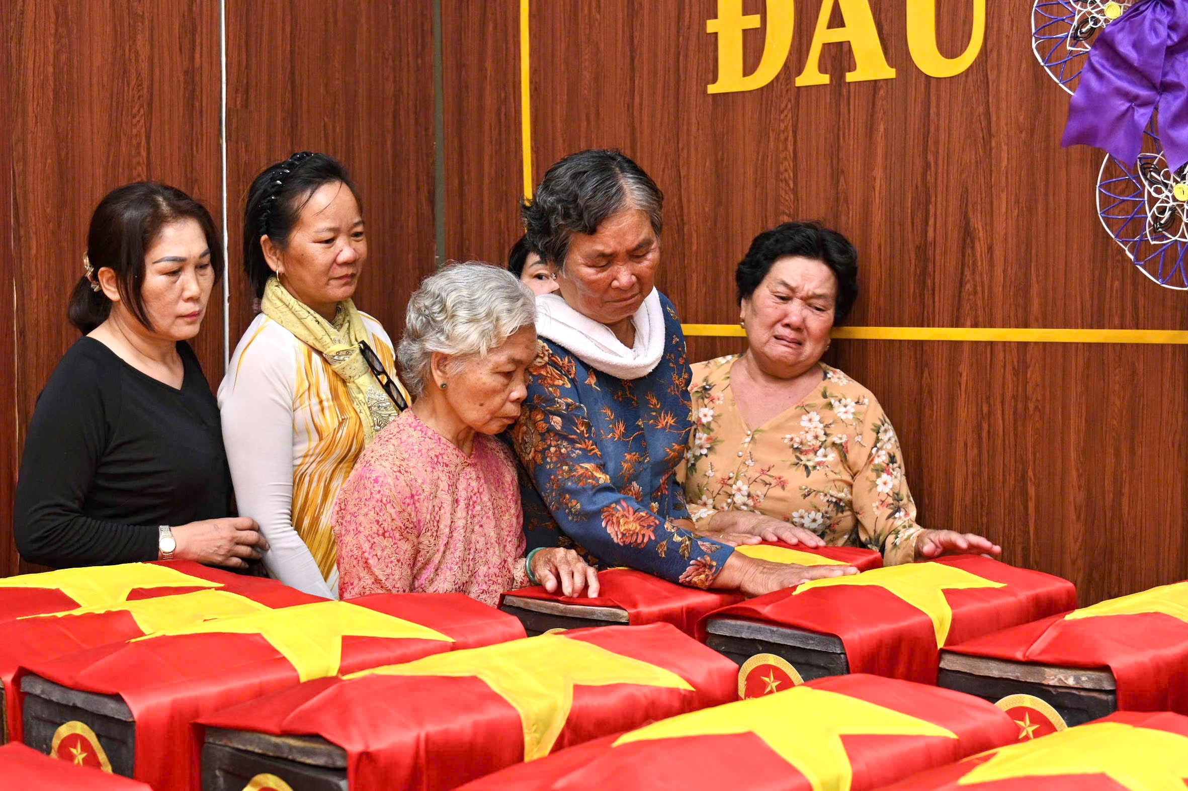 liệt sĩ Huỳnh Văn Qu&ecirc;n ảnh 21