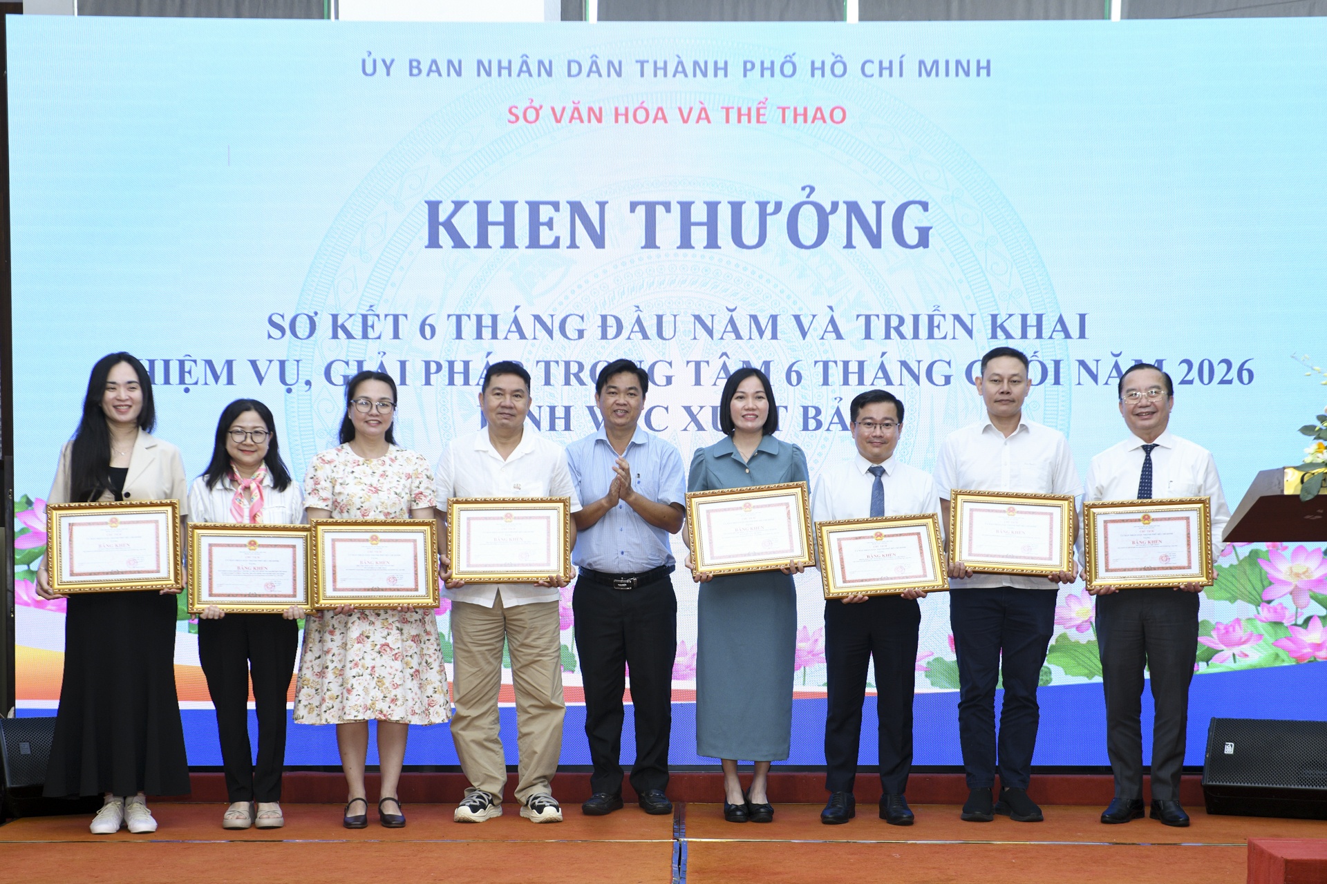 hội xuất bản ảnh 11