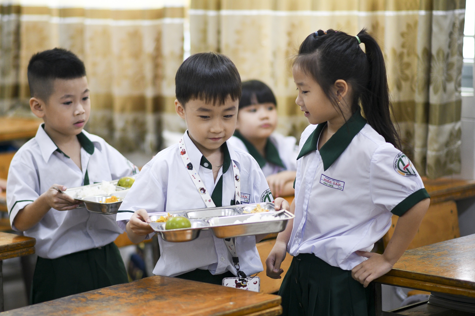 b&aacute;n tr&uacute; ảnh 12