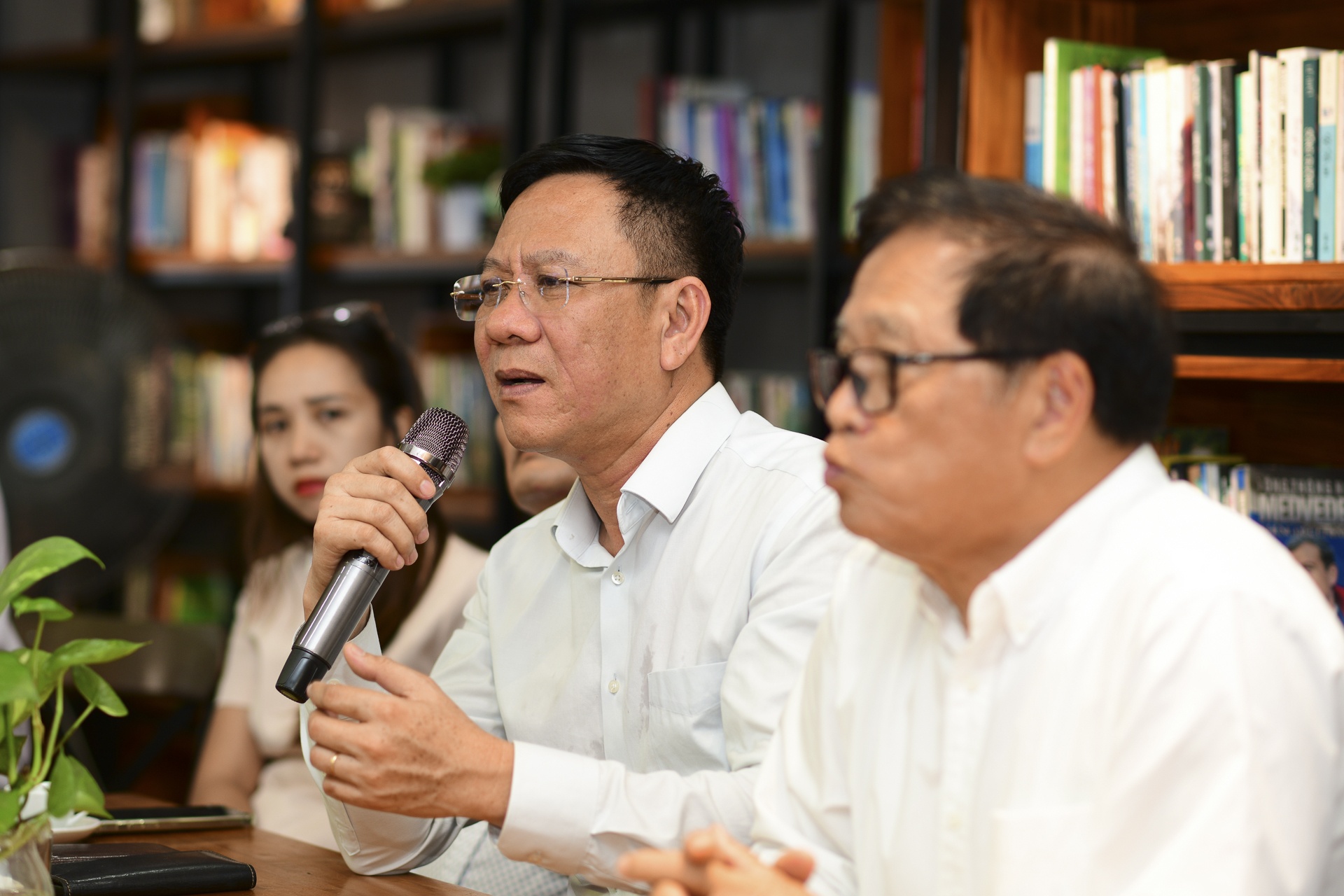 xuất bản ảnh 10