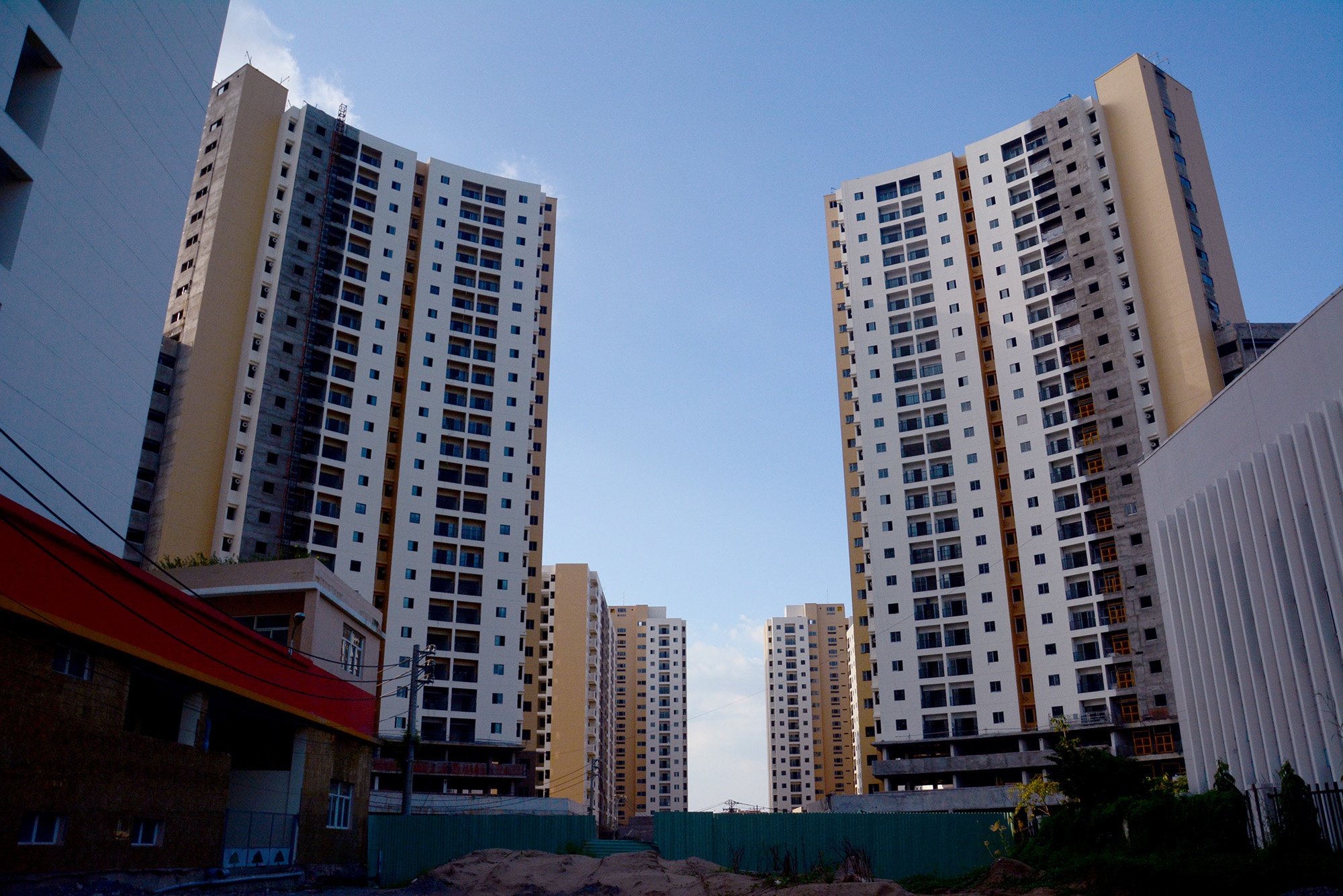 Cam noi tuc, chui bay o chung cu: Dung quy dinh cho vui hinh anh