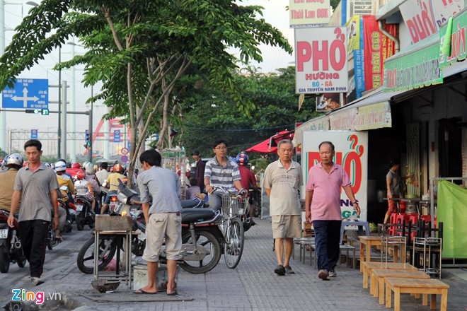 chu quan ca phe Xin Chao bi khoi to anh 1