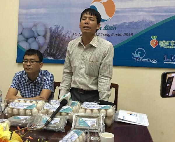 Doan Van Vuon ke chuyen nuoi vit bien sach hinh anh